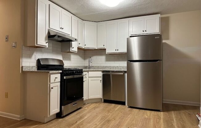 2 beds, 1 bath, $2,450, Unit 11