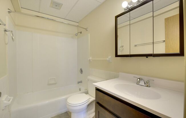 2 beds, 1 bath, 726 sqft, $1,295, Unit 799-205