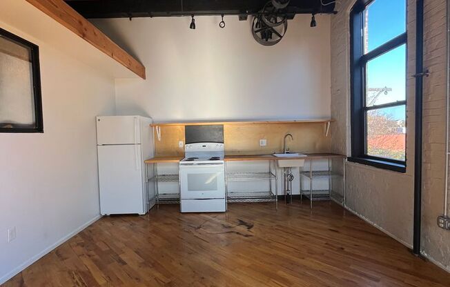 Studio, 1 bath, $950, Unit 2A