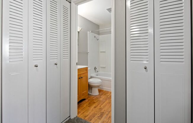 1 bed, 1 bath, 425 sqft, $925, Unit 2002-04
