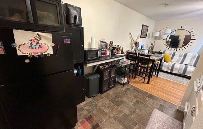 2 beds, 1 bath, $1,025, Unit 103