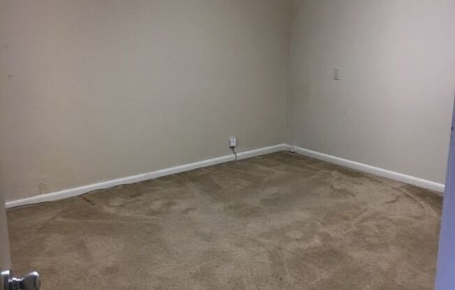 3 beds, 1.5 baths, $1,400, Unit Unit 23 all utilities included