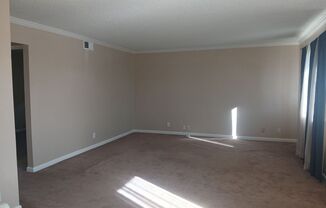 2 beds, 1 bath, $1,975, Unit # 1