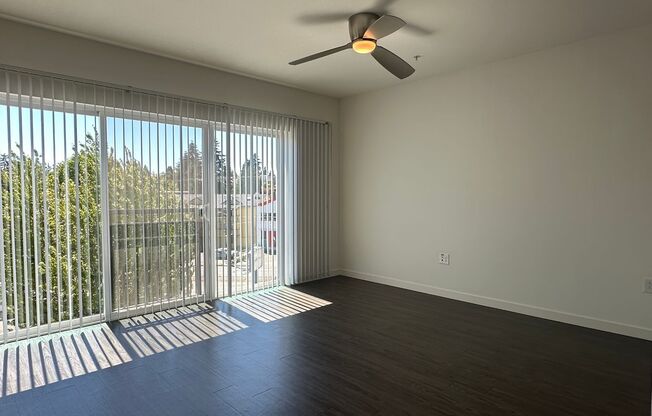 Studio, 1 bath, 456 sqft, $1,420, Unit 302