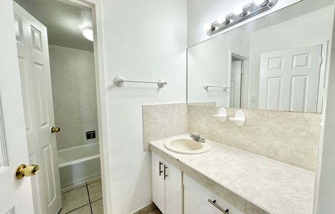 1 bed, 1 bath, $2,300, Unit Unit 1031