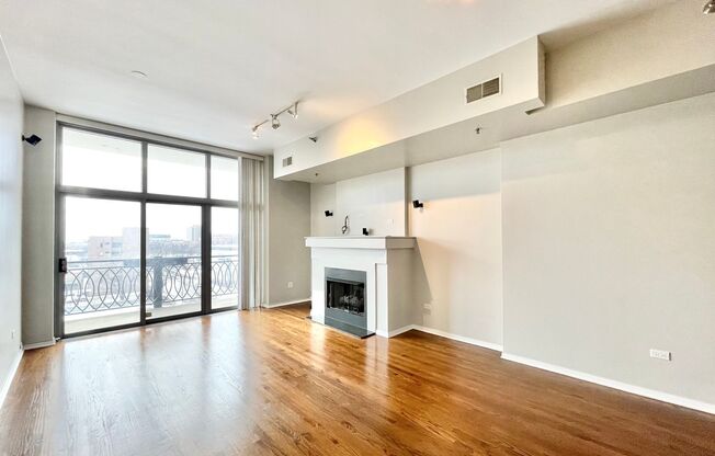 Stunning 2bed/2bath condo in West Loop!