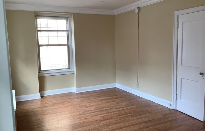 Studio, 1 bath, 450 sqft, $945, Unit 108