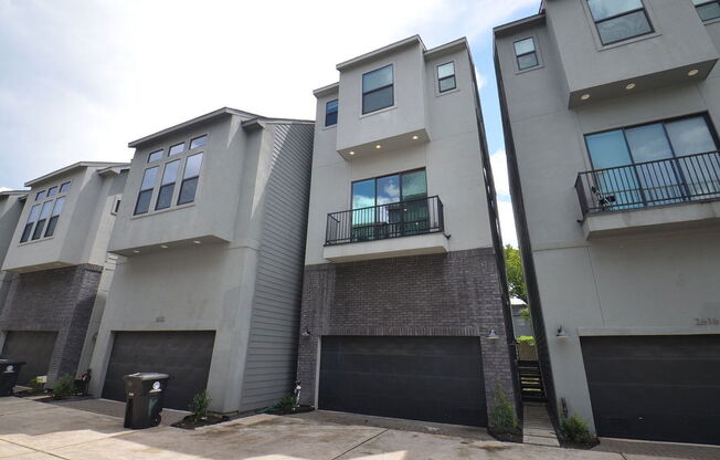 2616 RIVERSIDE DR