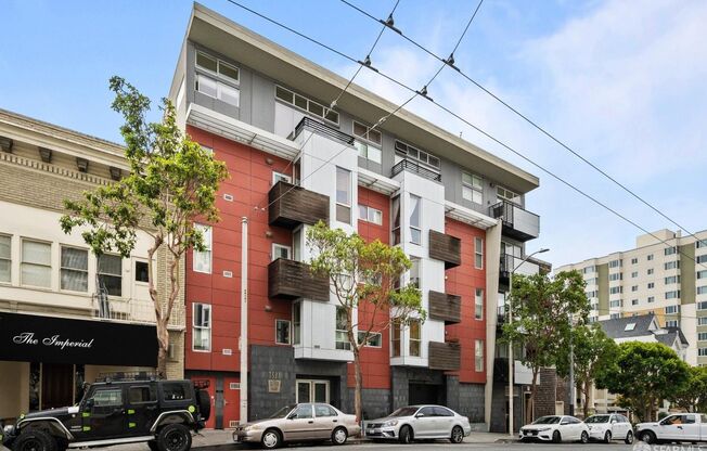 Modern Condo in the Heart of the City's Lower Pacific Heights Neighborhood