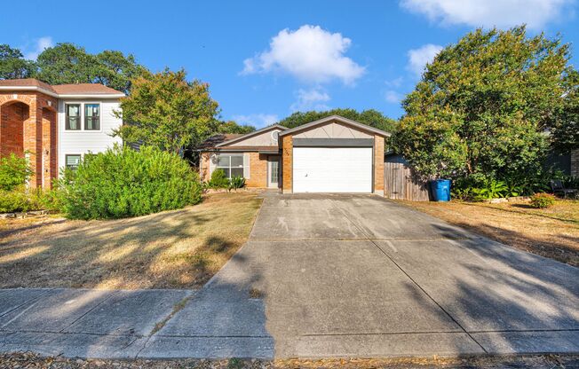 Charming 3BR/2BA Home Near UTSA – 13343 Pecan Glade