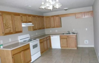 3 beds, 2 baths, $1,300