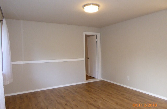 Charming 3 Bed 2 Bath Rambler in Eastgate