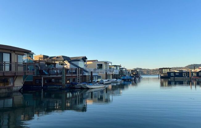 Furnished Sausalito Houseboat- Available Oct 7th to June 30,2025