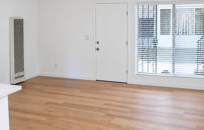 610 E HYDE PARK BLVD