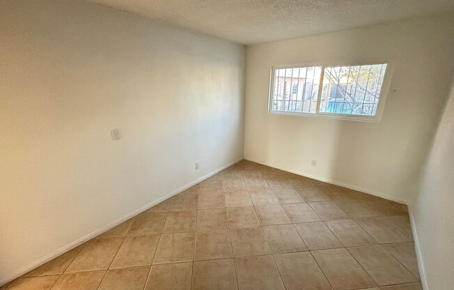 2 beds, 1 bath, 833 sqft, $1,195, Unit 1