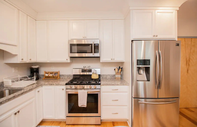 2 beds, 2 baths, 1,000 sqft, $6,995, Unit 3
