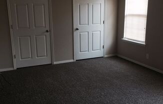 3 beds, 2 baths, $1,300