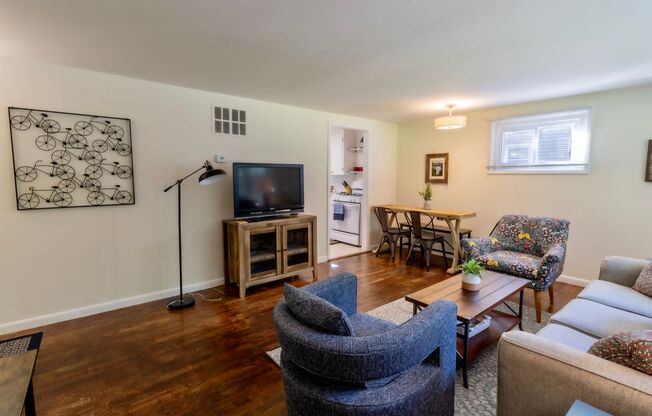 2 beds, 1 bath, $1,650