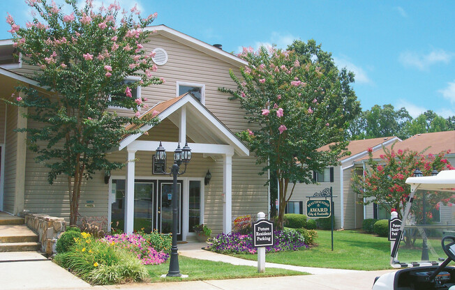 3 beds, 2 baths, 1,260 sqft, $1,250