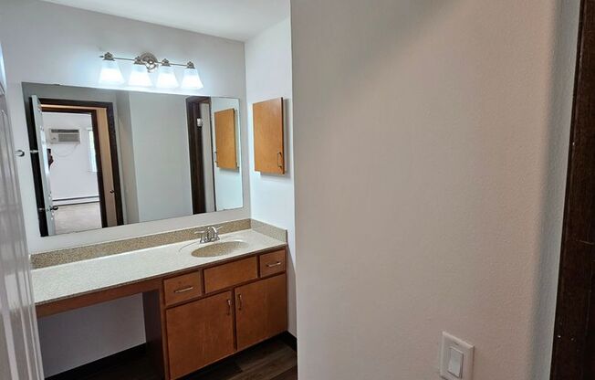 2 beds, 1.5 baths, 950 sqft, $1,425, Unit 17 - 102