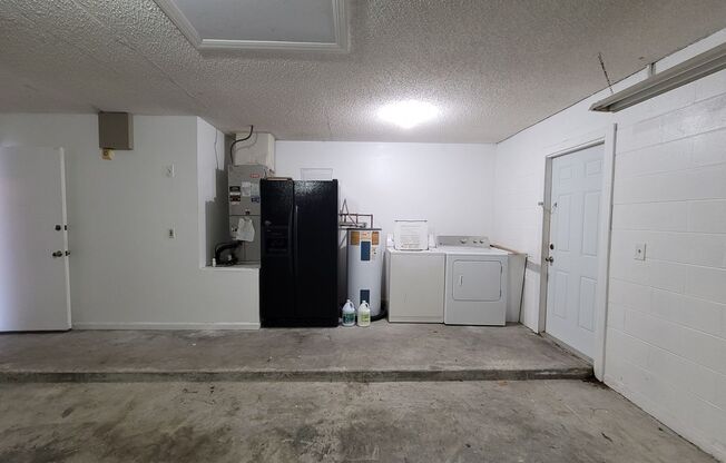 3 beds, 2 baths, $2,500