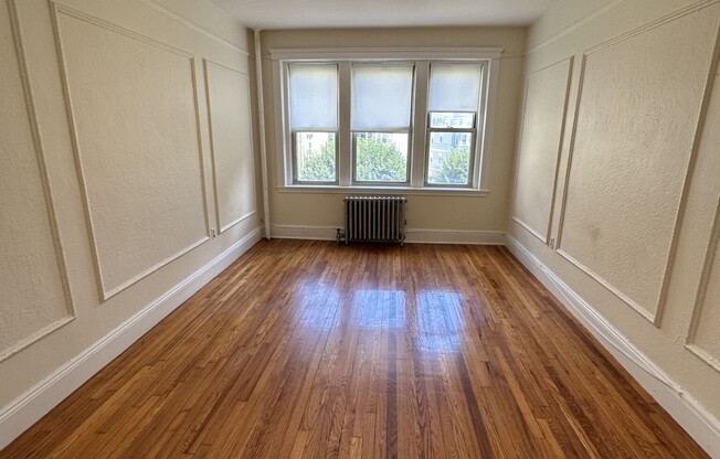 2 beds, 1 bath, $3,100, Unit 6