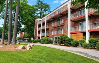 25 Greentree Ln