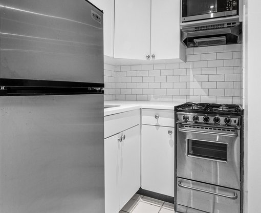 Studio, 1 bath, $3,800, Unit 2D