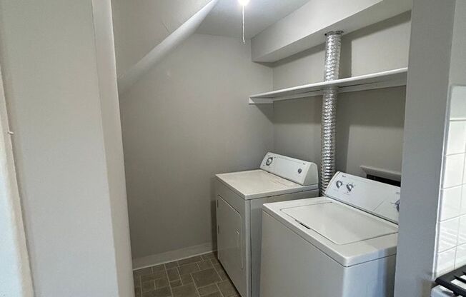 2 beds, 1 bath, 1,187 sqft, $999