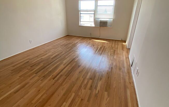 1 bed, 1 bath, $2,300