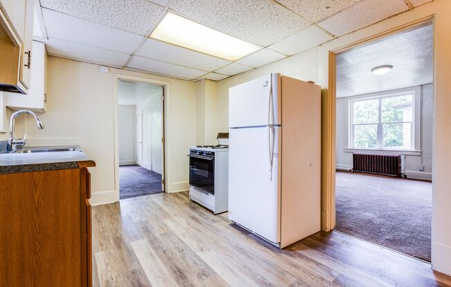 2 beds, 1 bath, $900, Unit #1 Basement