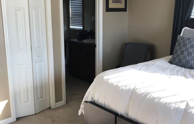 2 Bedroom 2.5 Bathrooms Luxury Townhome in Oak Creek