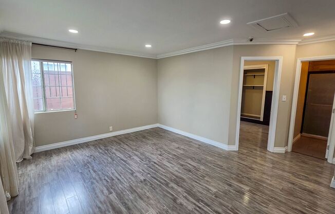 5 Bed 3 Bath House Available Now!