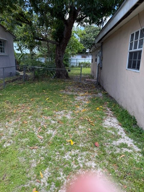 1365 NW 115 ST