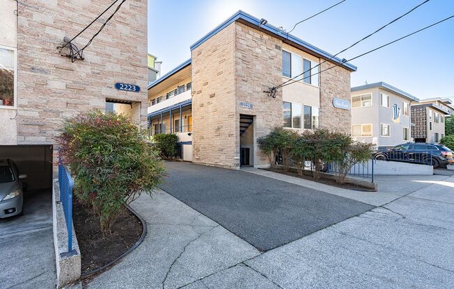 Twin Courts - Mid Century Gem in the Heart of Ballard - **Offering One Month Free on Current Vacancies!**