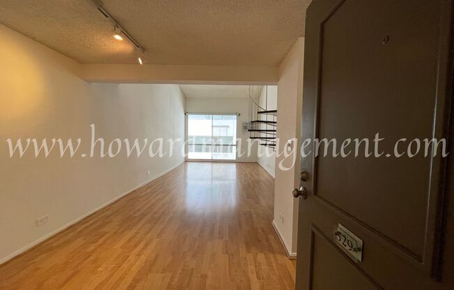 2 beds, 1 bath, $3,195