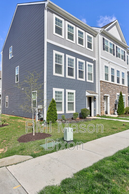 2030 HINSHAW DR