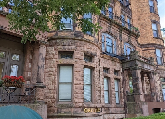 1 bed, 1 bath, 572 sqft, $3,200, Unit 6C