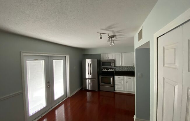 2 beds, 1.5 baths, $1,250, Unit #405