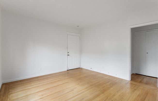 Everett St 1537