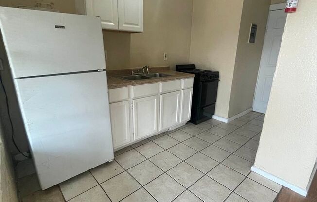 1 bed, 1 bath, $649, Unit 16