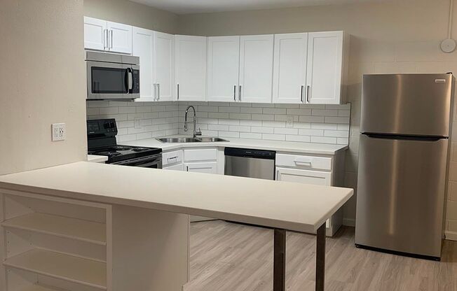 2 beds, 1 bath, 850 sqft, $1,225, Unit 7