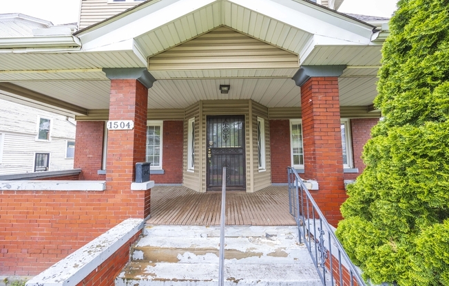 1504 E 107 ST