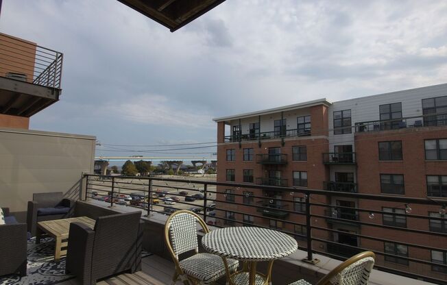2 beds, 2.5 baths, 1,560 sqft, $3,295, Unit 402