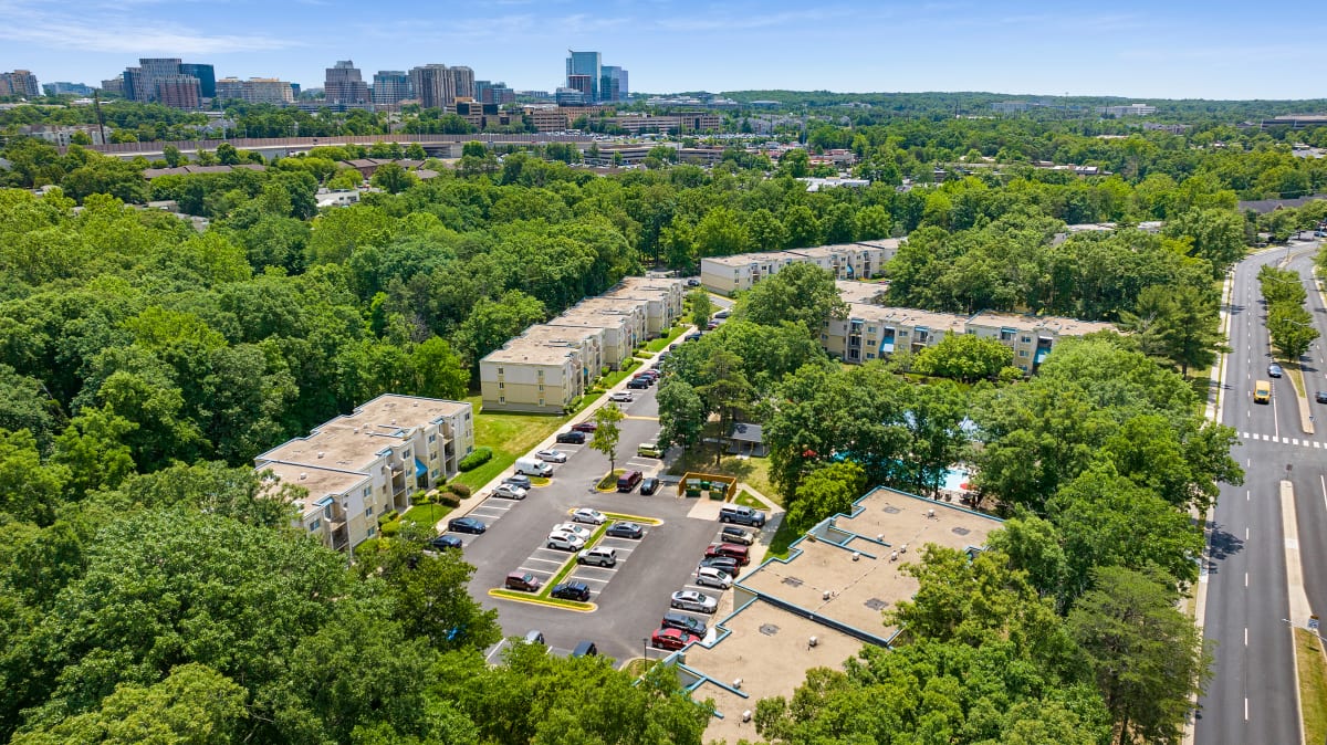 Stuart Woods Apartments in Herndon, VA