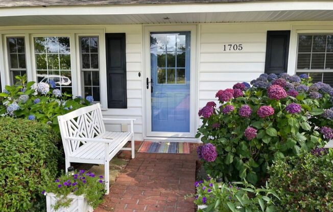 Quaint 2 Bedroom Cottage Steps from the Choptank River