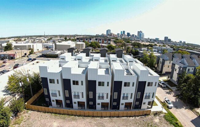 New Beautiful Townhome Great Location