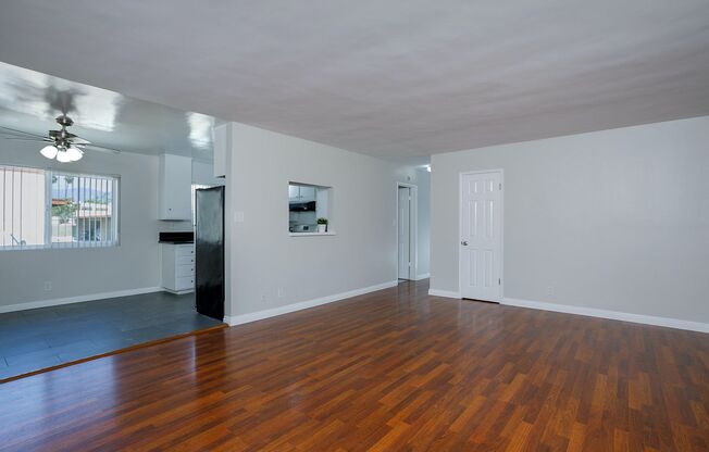 2 beds, 1 bath, 961 sqft, $2,100, Unit 13