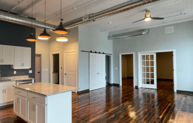 2 beds, 2 baths, 1,300 sqft, $2,375, Unit 600-404
