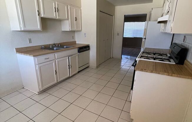 2 beds, 1 bath, $950